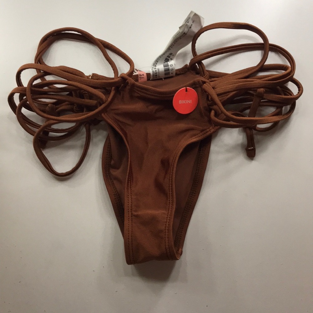 Strappy bikini bottoms